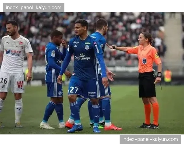 法甲讨论引入半自动越位技术,预计进行可行性测试 法甲讨论引入半自动越位技术,预计进行可行性测试