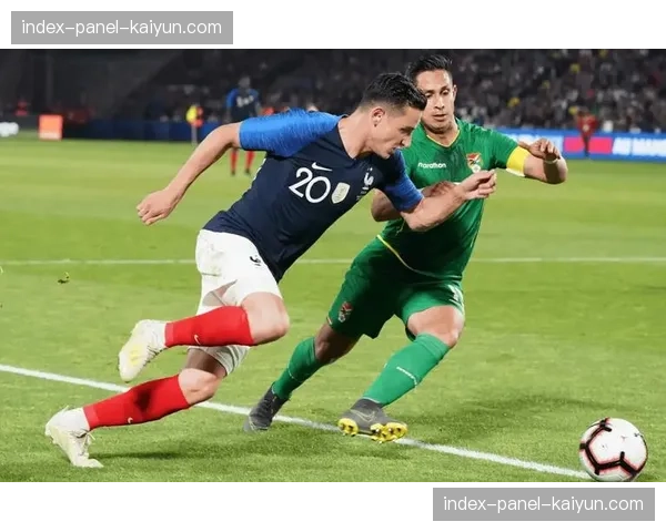 特写：布雷斯特老将贝尔科布拉庆祝职业生涯第400场法甲比赛