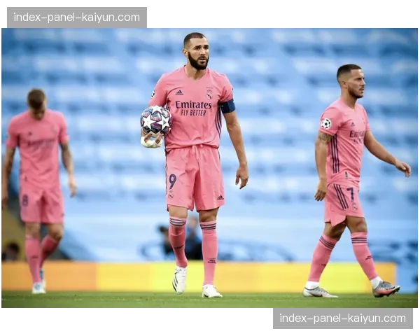 诺伊尔开场失误送礼，居莱尔30米外吊射空门破僵局